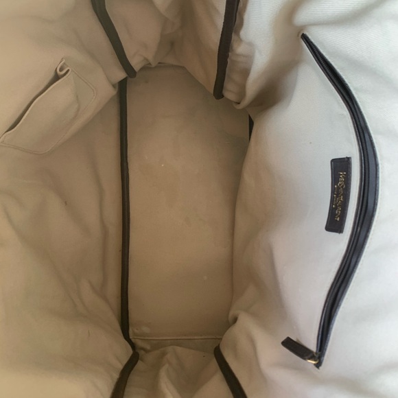 Lilly Pulitzer Cluch - Picture 4 of 6